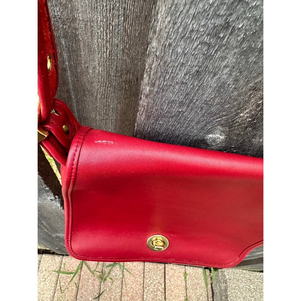 Vintage Coach Legacy Companion Flap Red Leather Crossbody Bag ~ GUC! - Picture 4 of 6